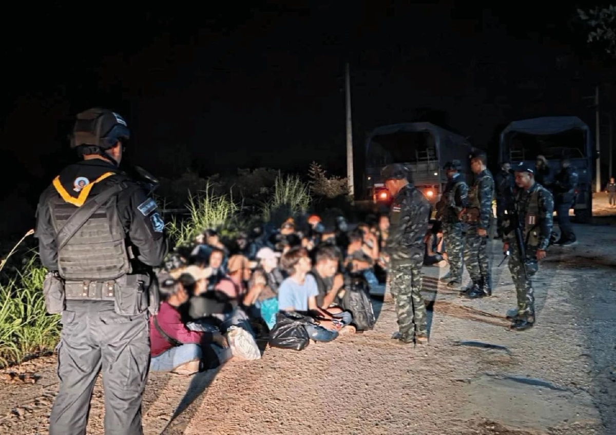 ทหารพราน 35 สกัดจับต่างด้าวทะลักเข้าไทยกลางดึก ยึดรถขนคน 3 คันรวด