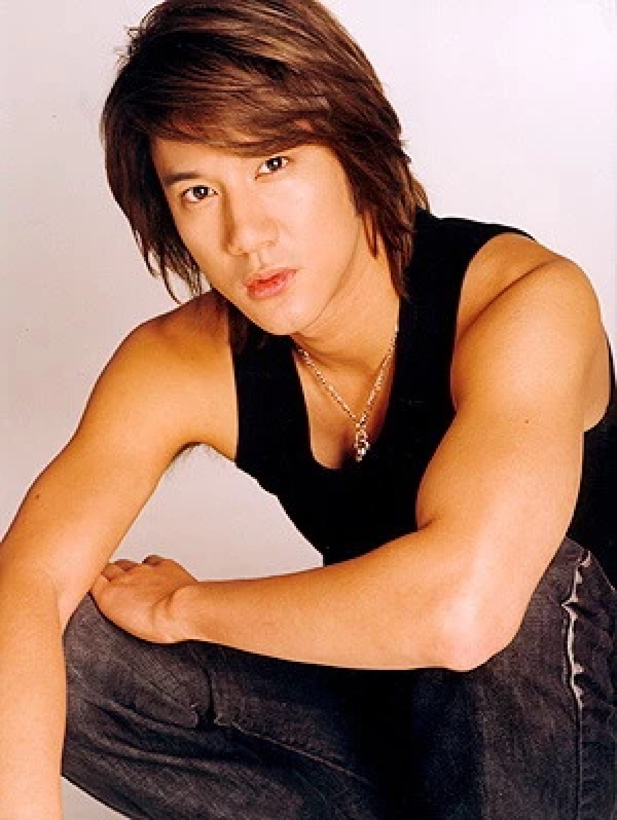 หล่ออมตะ “หวังลี่หง” ในวัย 49 ปี แต่หน้ายังเด็กเหมือนวัย 30