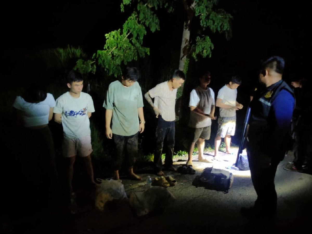 ทหารพรานสกัดจับ 7 ชาวจีนลอบออกนอกประเทศ! มุ่งหน้ากัมพูชา