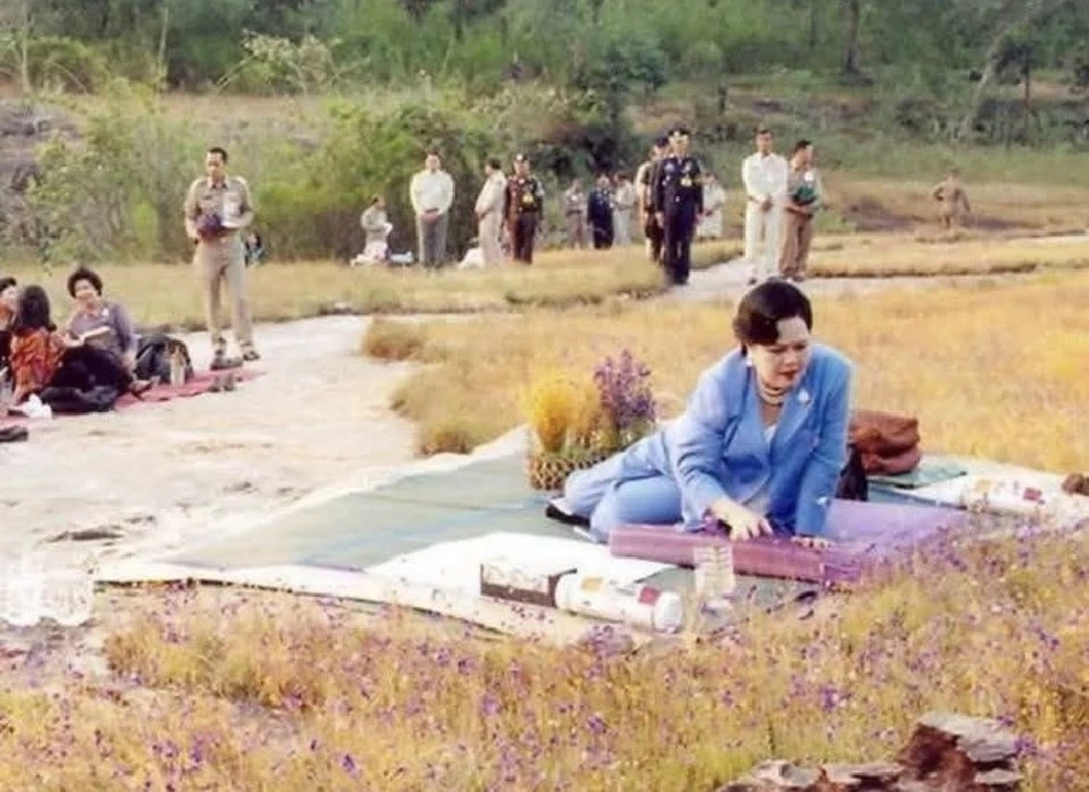 สมเด็จพระนางเจ้าสิริกิติ์ พระบรมราชินีนาถ พระบรมราชชนนีพันปีหลวง