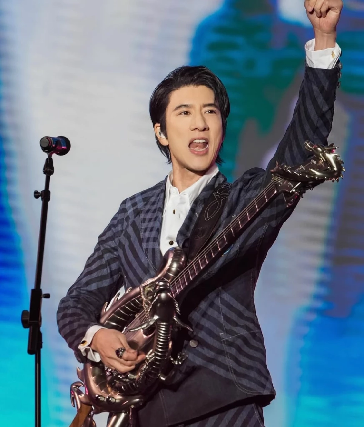 หล่ออมตะ “หวังลี่หง” ในวัย 49 ปี แต่หน้ายังเด็กเหมือนวัย 30