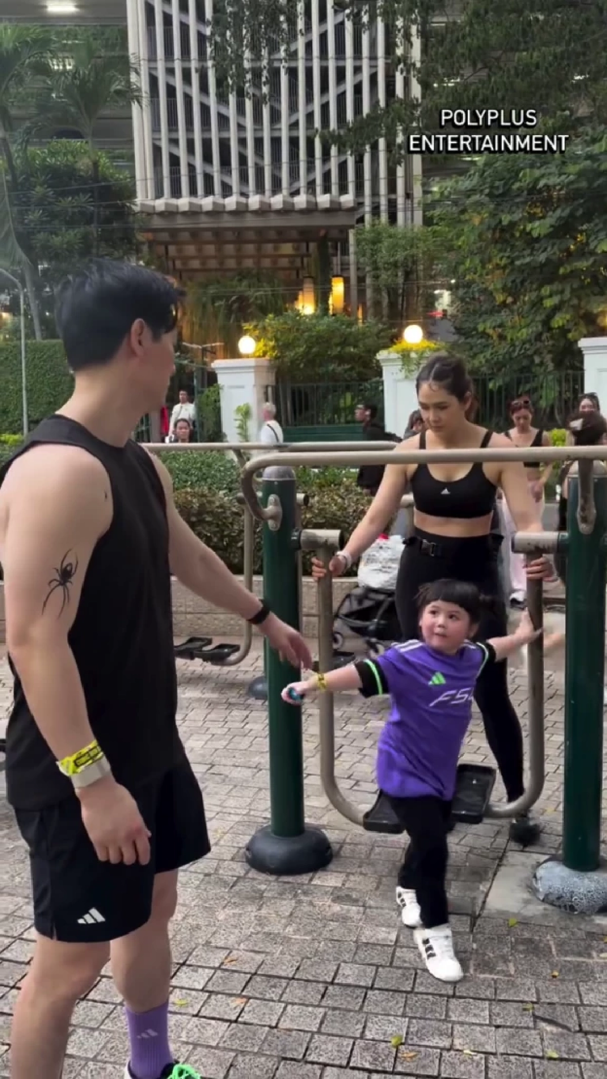 อบอุ่นยกบ้าน พ่อน็อต-แม่ชม พาลูกๆวิ่ง ช็อตนี้ยิ้มตามทั้งโซเชียล