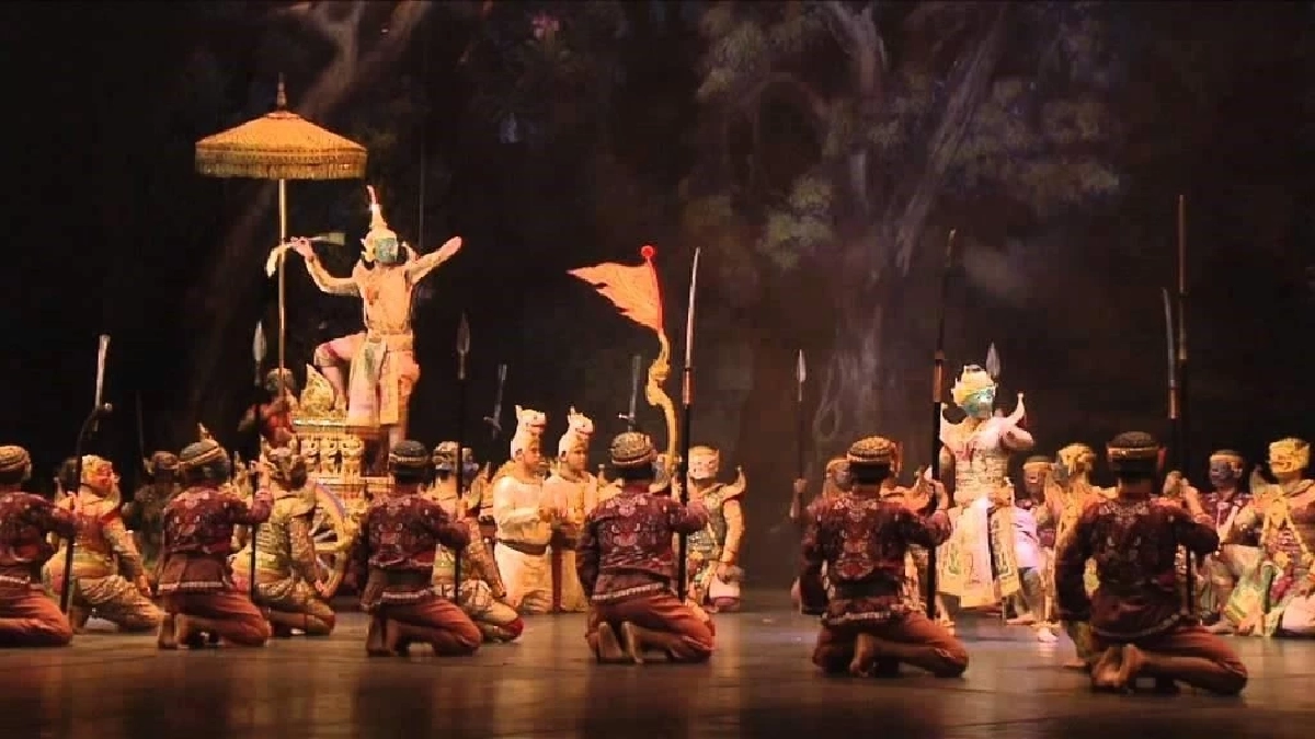 “เมื่อไม่มีใครดู แม่จะดูเอง” พระราชดำรัสที่ชุบชีวิตโขนไทย