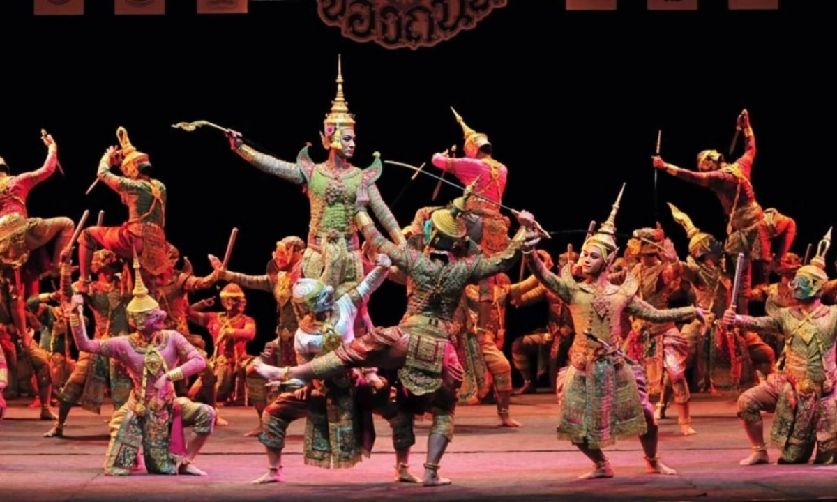 “เมื่อไม่มีใครดู แม่จะดูเอง” พระราชดำรัสที่ชุบชีวิตโขนไทย