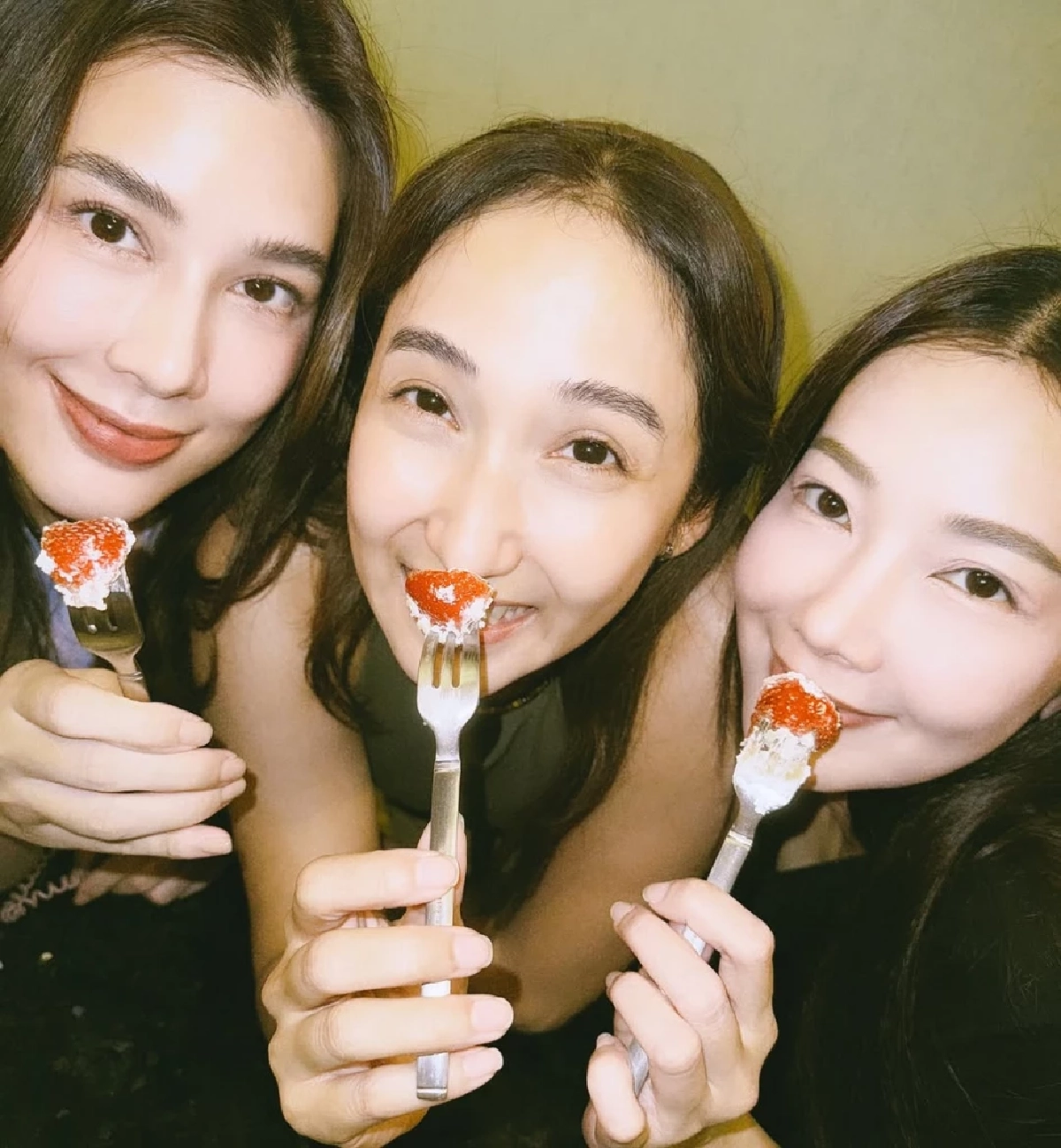 รวมตัวครบแก๊ง! มิตรภาพกว่า 20 ปี ยังคงแน่นแฟ้นไม่เปลี่ยน