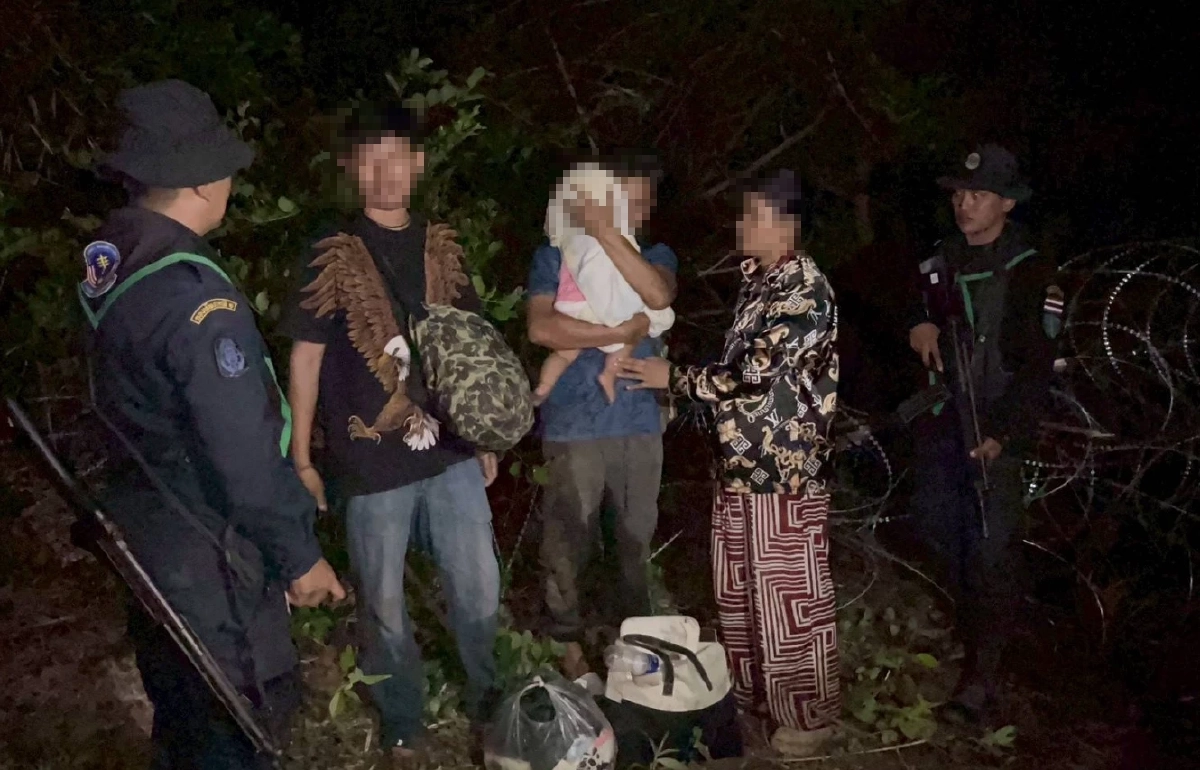 สามชาวกัมพูชาหอบลูกน้อย 9 เดือน จ่าย 5 พัน หนีตายข้ามแดน