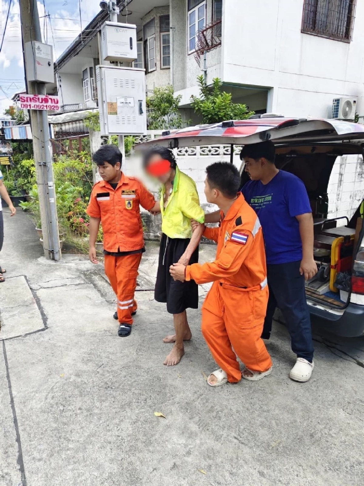 สุดเวทนา คุณตา 80 ถูกลูกเมียขับรถพามาทิ้ง ให้อดอยากข้างถนน