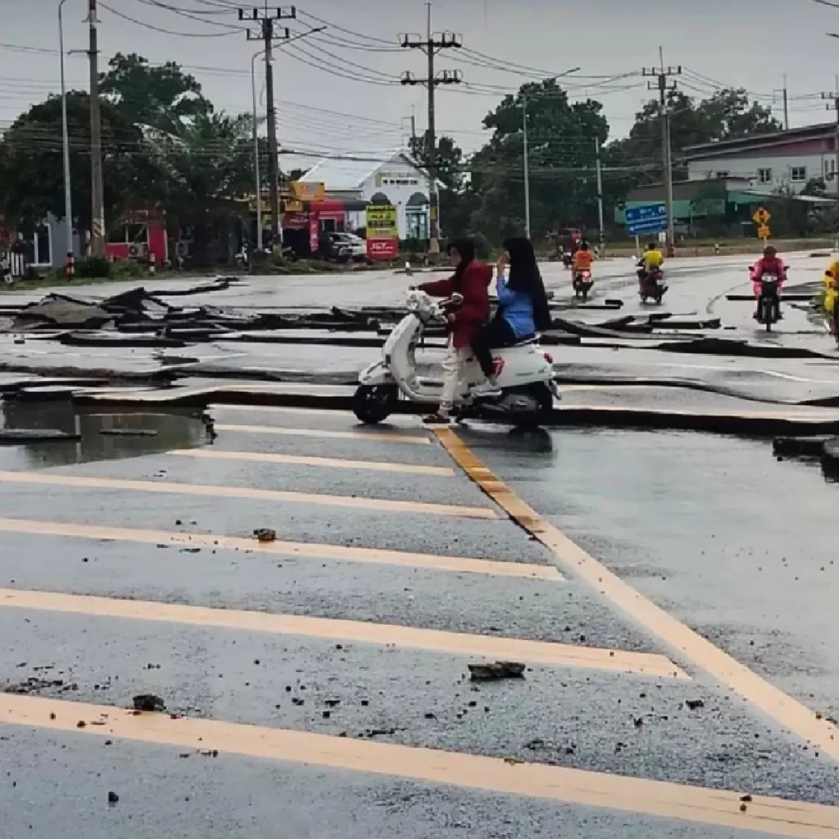 น้ำท่วมสงขลาคลี่คลายหลายจุด แต่บางพื้นที่ยังเสี่ยงอันตราย