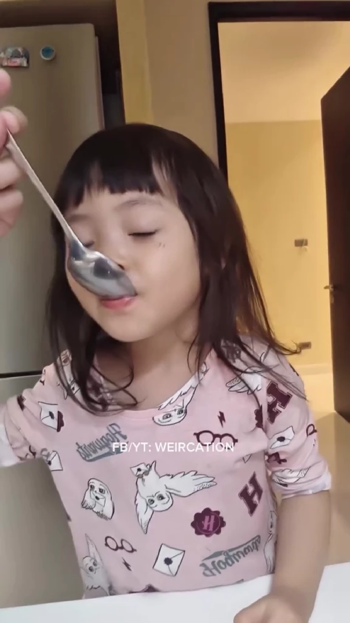 “น้องวิริน” วัย 3 ขวบ ลงมือทำอาหารให้ “พ่อเวียร์” ด้วยตัวเอง