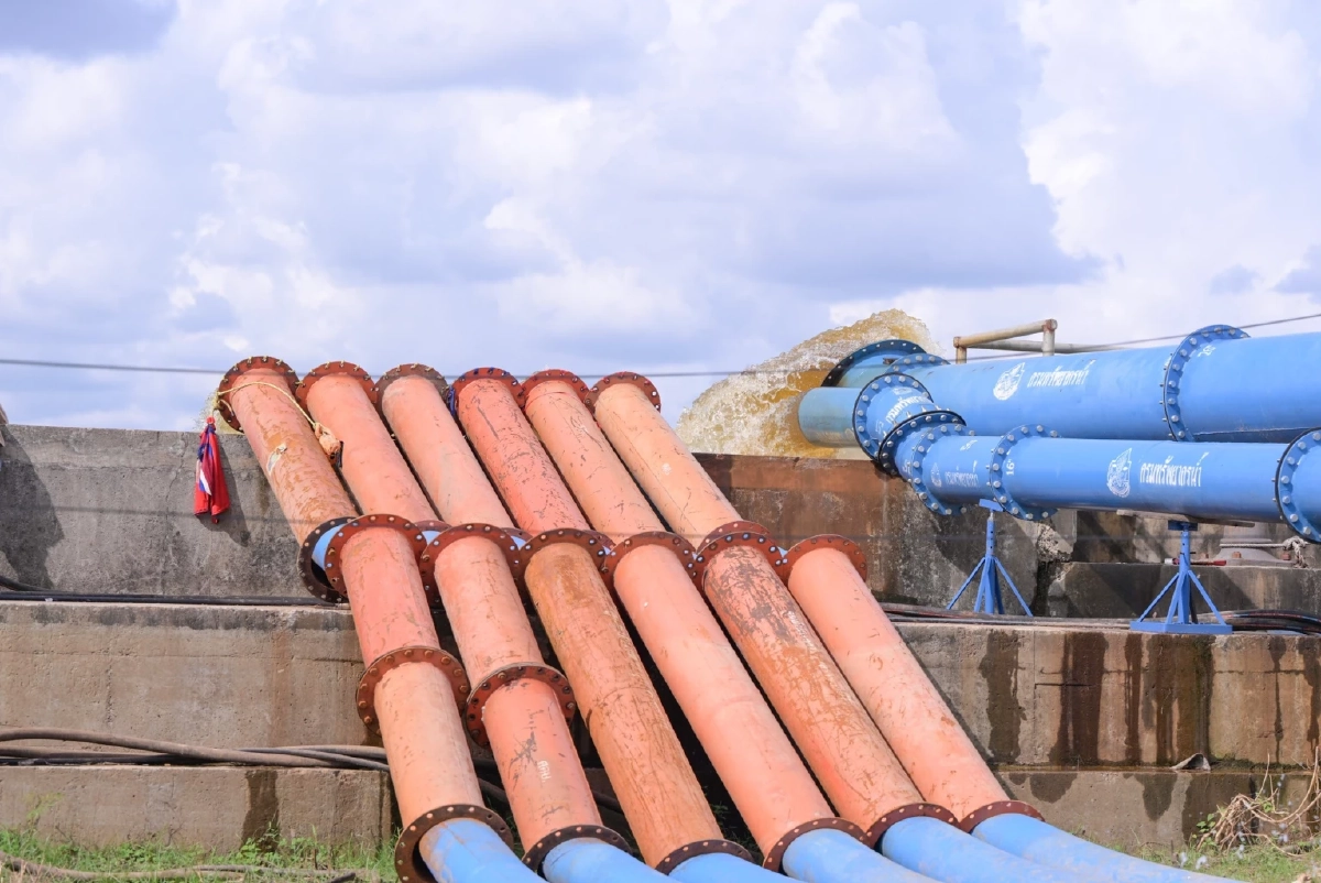 ชป.เร่งระบายน้ำ 5 จังหวัดภาคกลาง ฟื้นนาข้าวหลังน้ำท่วม