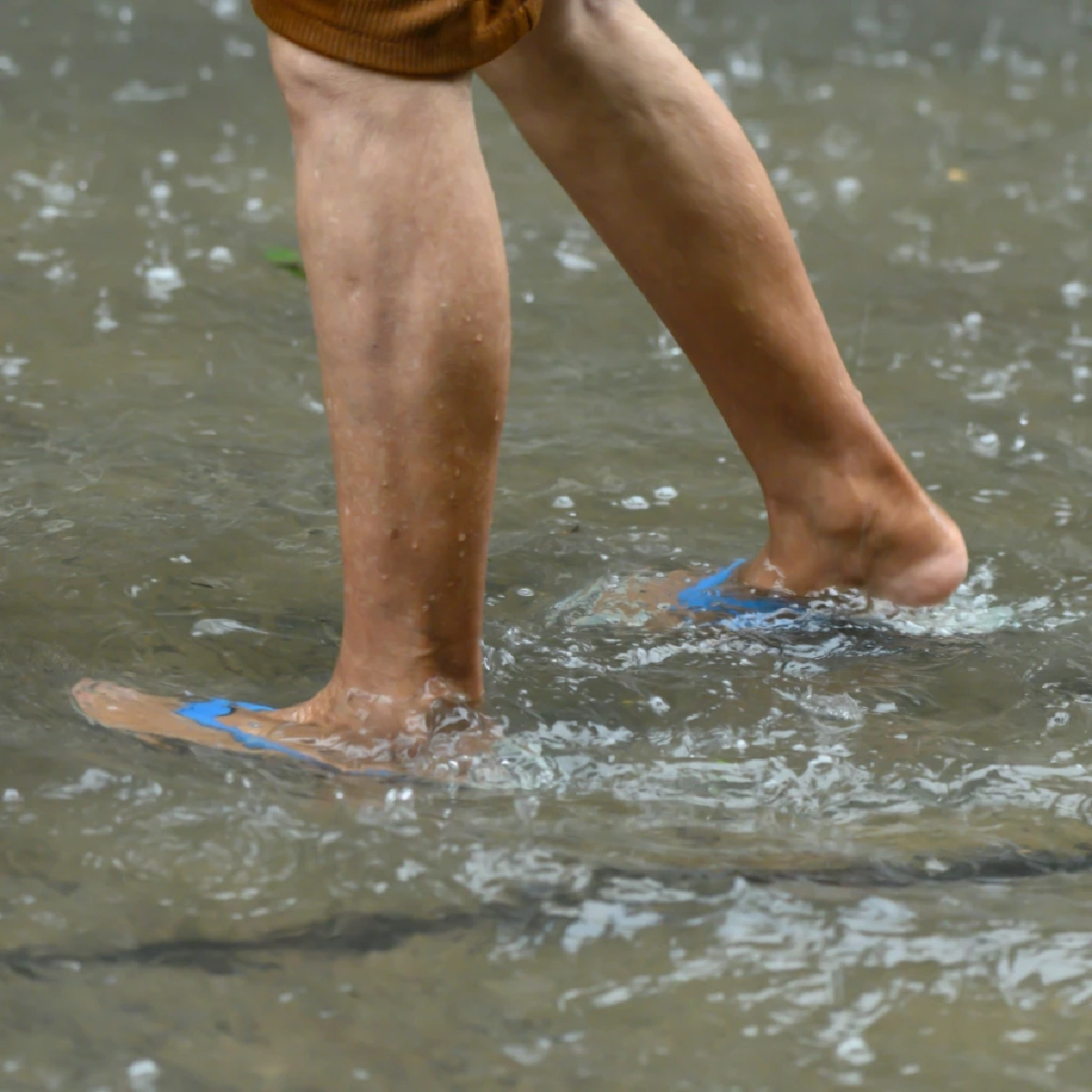 น้ำท่วมอันตรายกว่าที่คิด เตือน 5 กลุ่มโรคร้ายแฝงในน้ำขัง