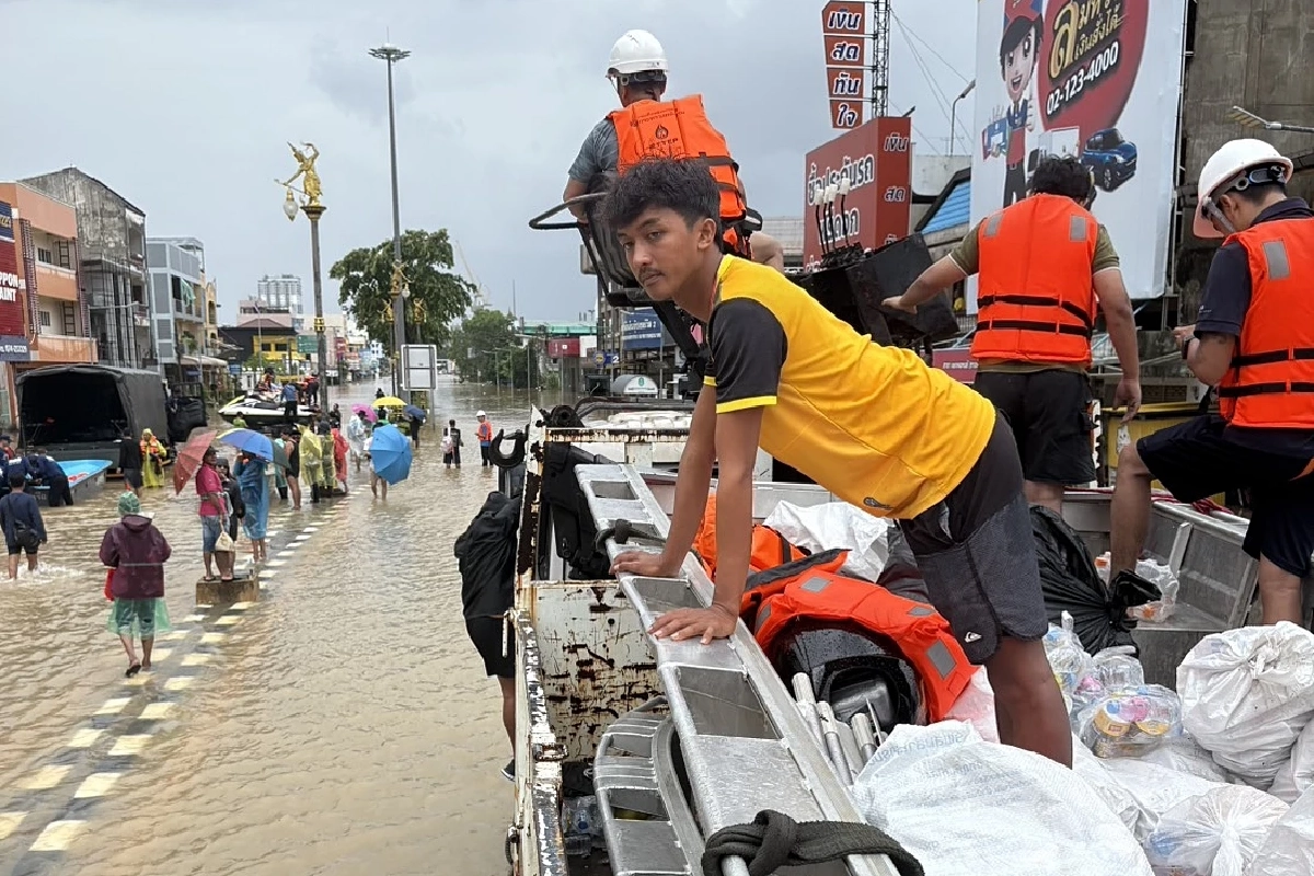 ระดมสรรพกำลัง! ชาว\"ซีพีเอฟ\" ฝ่าน้ำท่วม ลุยช่วยพี่น้องชาวใต้