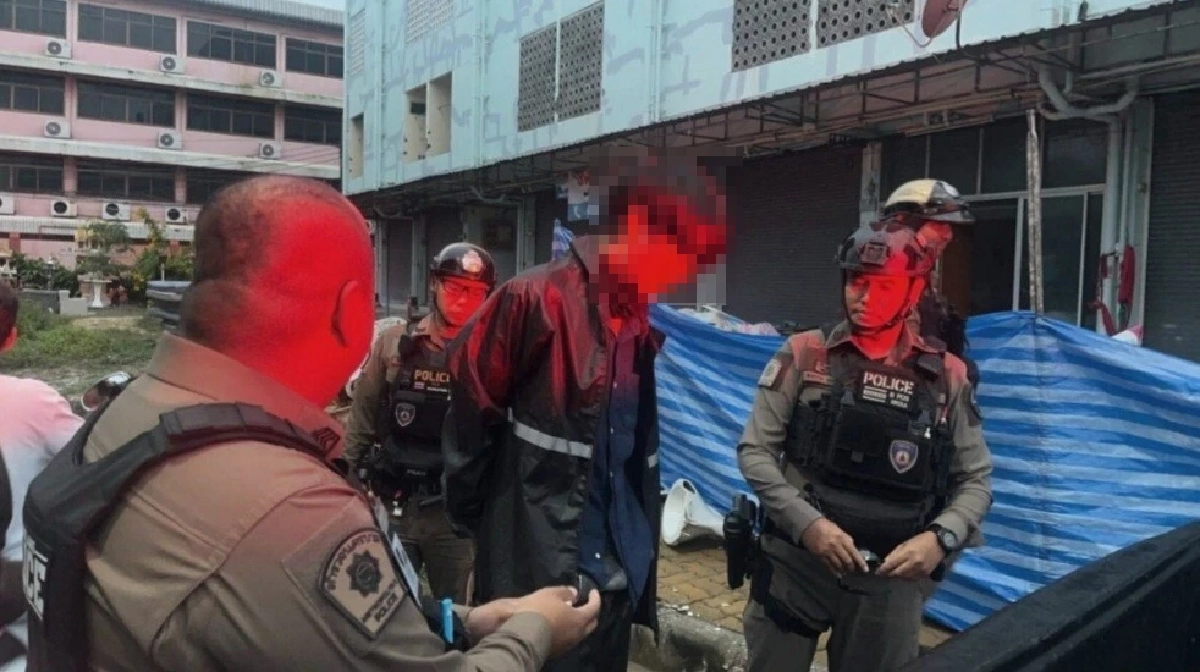 แม่ค้าคว้าตะหลิวไล่ฟาดโจรชิงทอง ก่อนซิ่งหนีเข้าซอยตัน