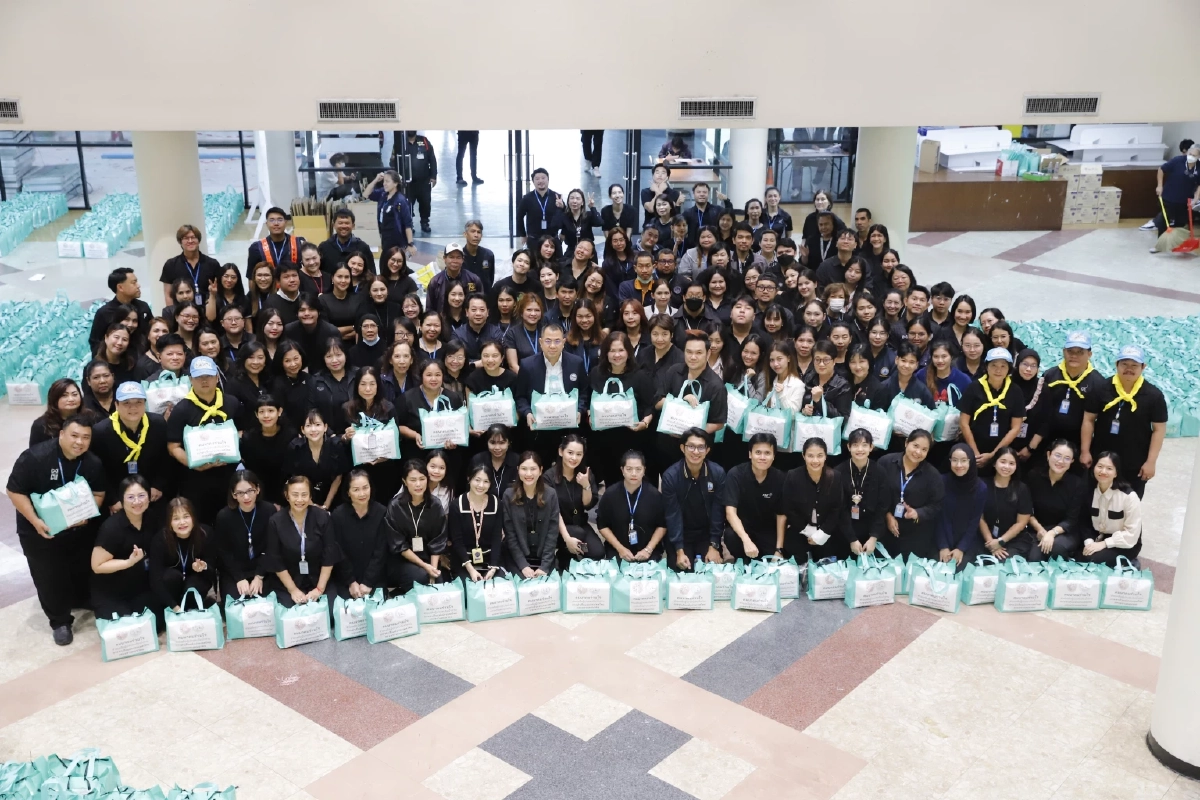 พลังแห่งการให้\"กทท.\"ผนึกกำลังบรรจุ 1,000 ชุด ส่งใจช่วยพี่น้องชาวใต้