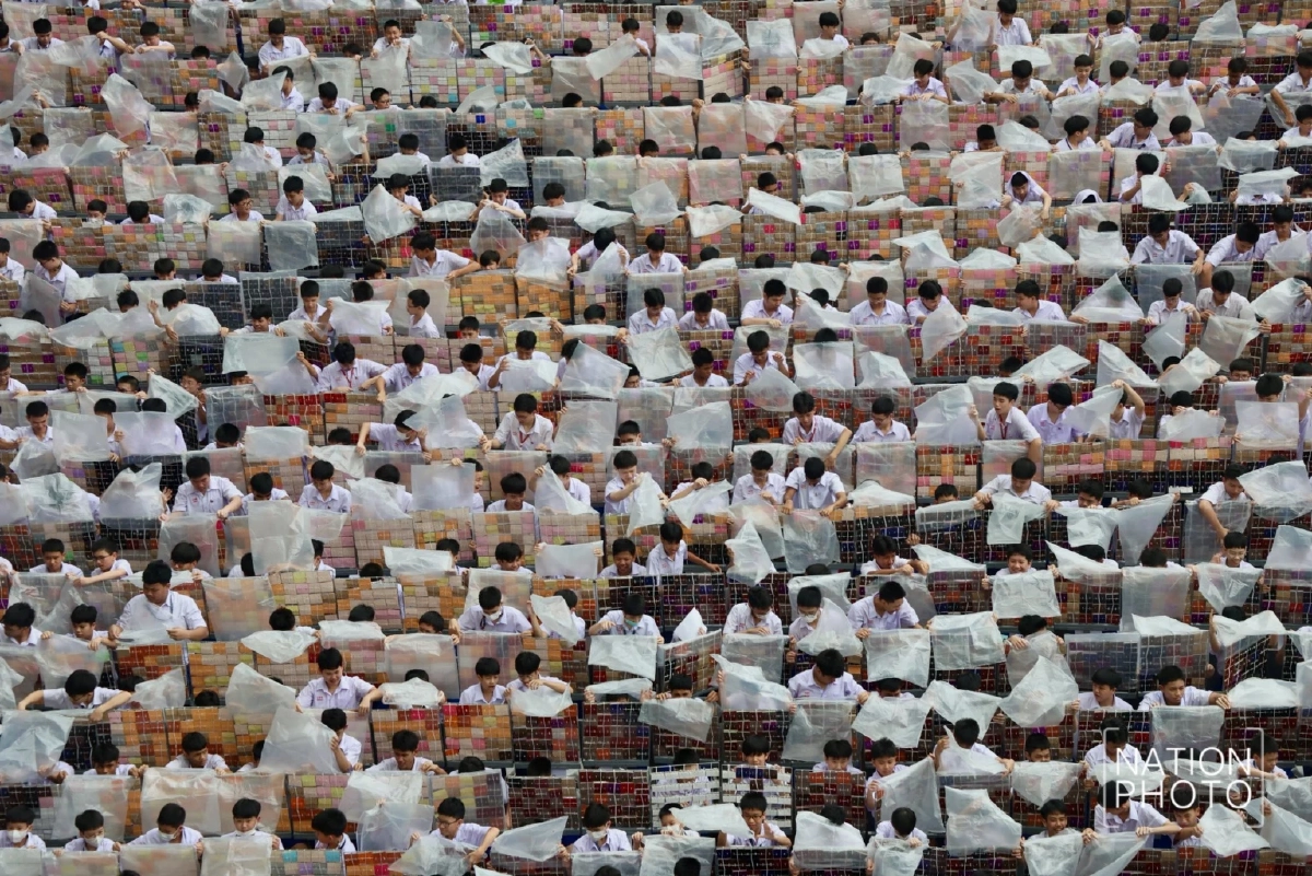 นักเรียนอัสสัมชัญ 1,250 คน แปรอักษรถวายสมเด็จพระพันปีหลวง