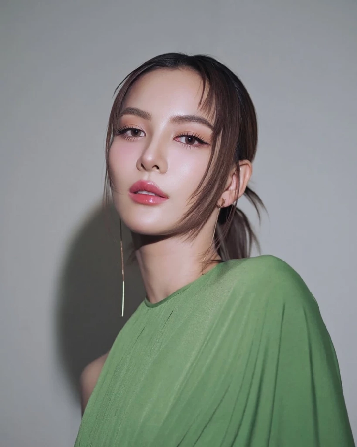 หัวใจไม่ว่างแล้ว! “กรีน อัษฎาพร” ยอมรับมีหนุ่มนอกวงการคุยด้วย