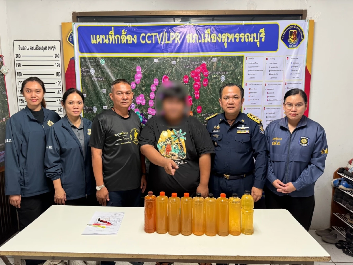 ป.ป.ส. จับมือตำรวจสุพรรณฯ ลุยตรวจร้านกระท่อม พบตั้งแผงลอยขาย