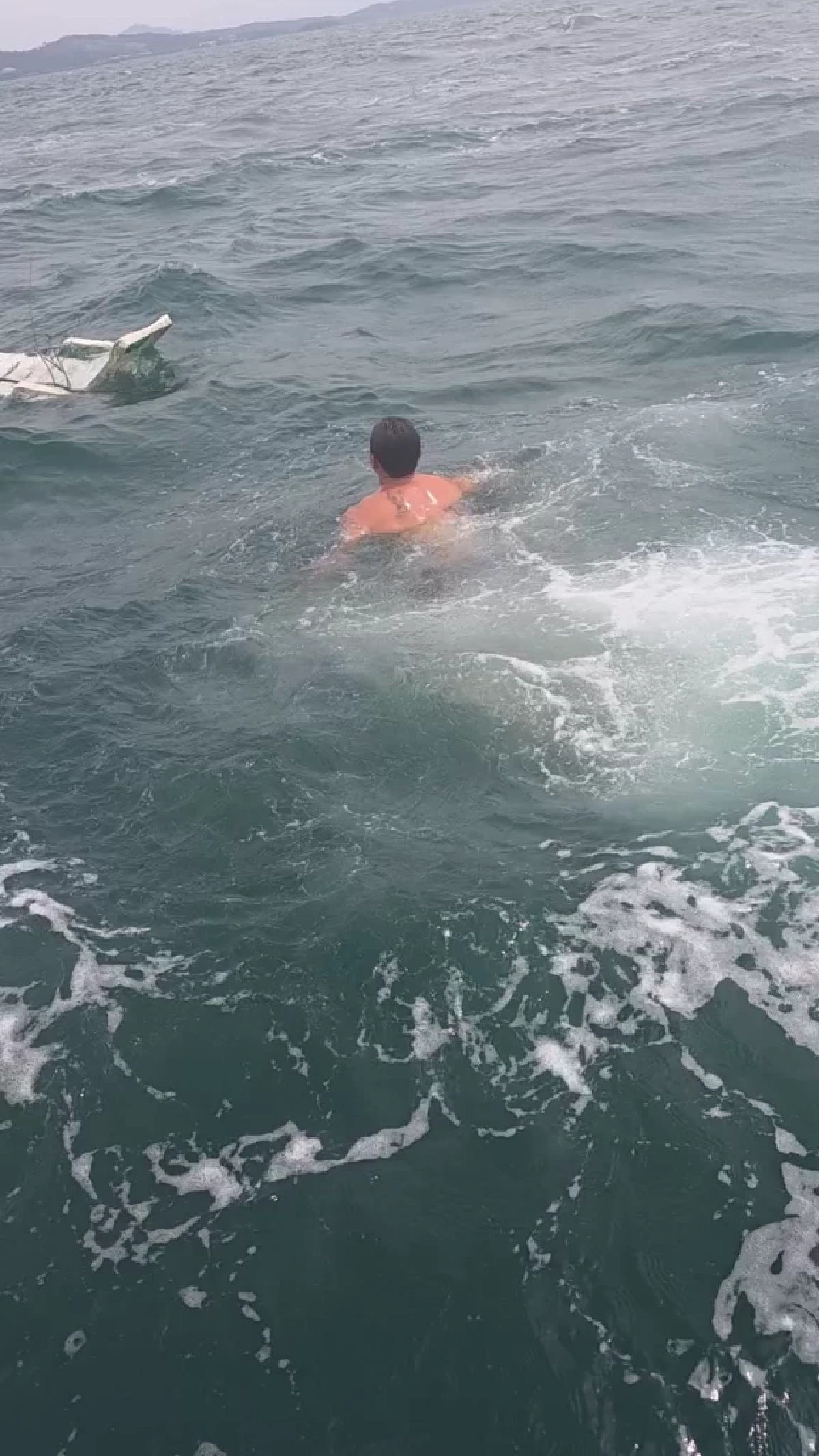 อะไรก็เกิดขึ้นได้ “ทราย สก๊อต” ว่ายน้ำเก็บขยะเจอสิ่งนี้กลางทะเล