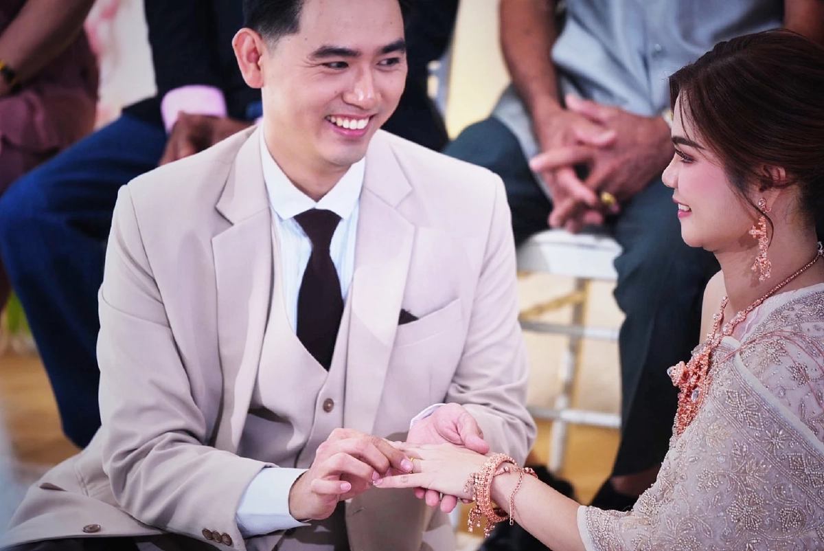 ซึ้งทั้งงาน คู่รักผู้บกพร่องทางการได้ยิน ใช้ภาษามือสาบานรัก