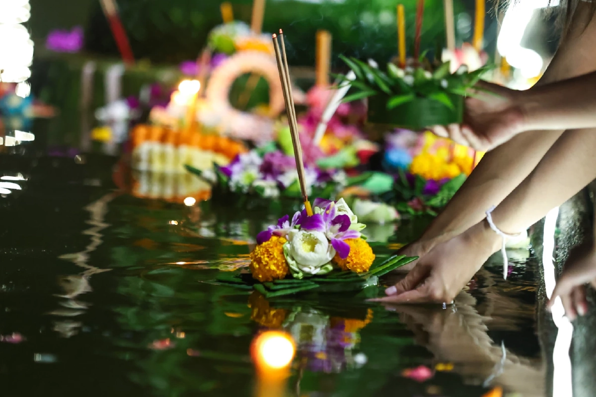 เปิดความเชื่อโบราณ ลอยกระทงคว่ำ - แยกทาง เตือนสัญญาณโชคร้าย