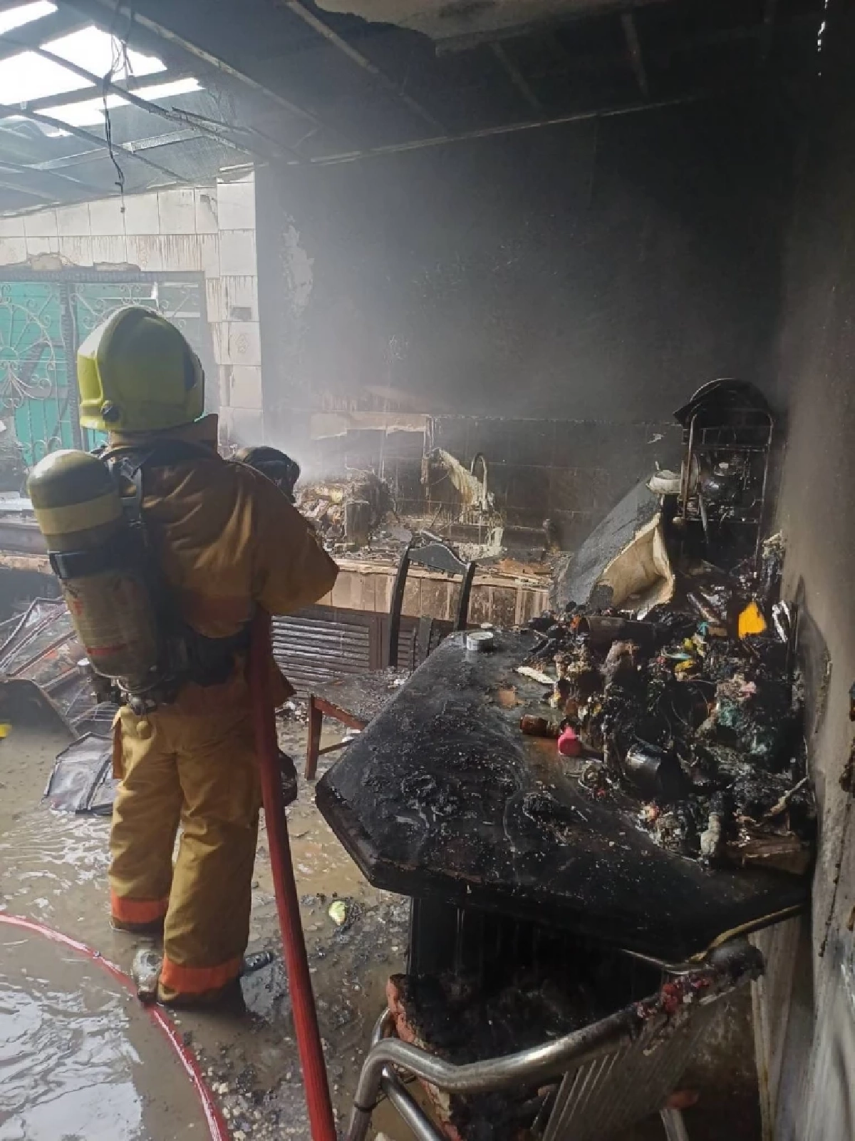 เพลิงไหม้บ้านเดี่ยวซอยศาลธนบุรี 25 เจ้าหน้าที่คุมเพลิงได้ทัน