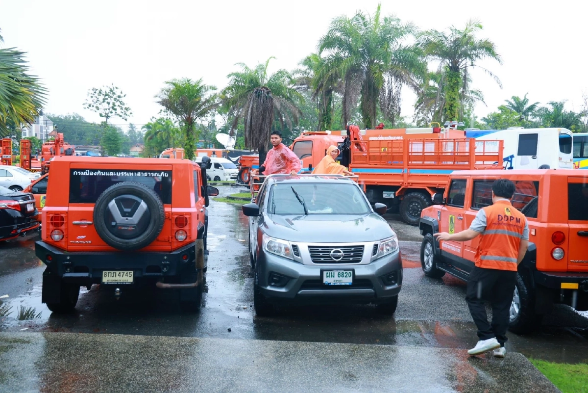 ปภ. เร่งช่วยหญิงชาวพม่าปวดท้องใกล้คลอด ฝ่าสายฝนส่งถึงมือหมอ