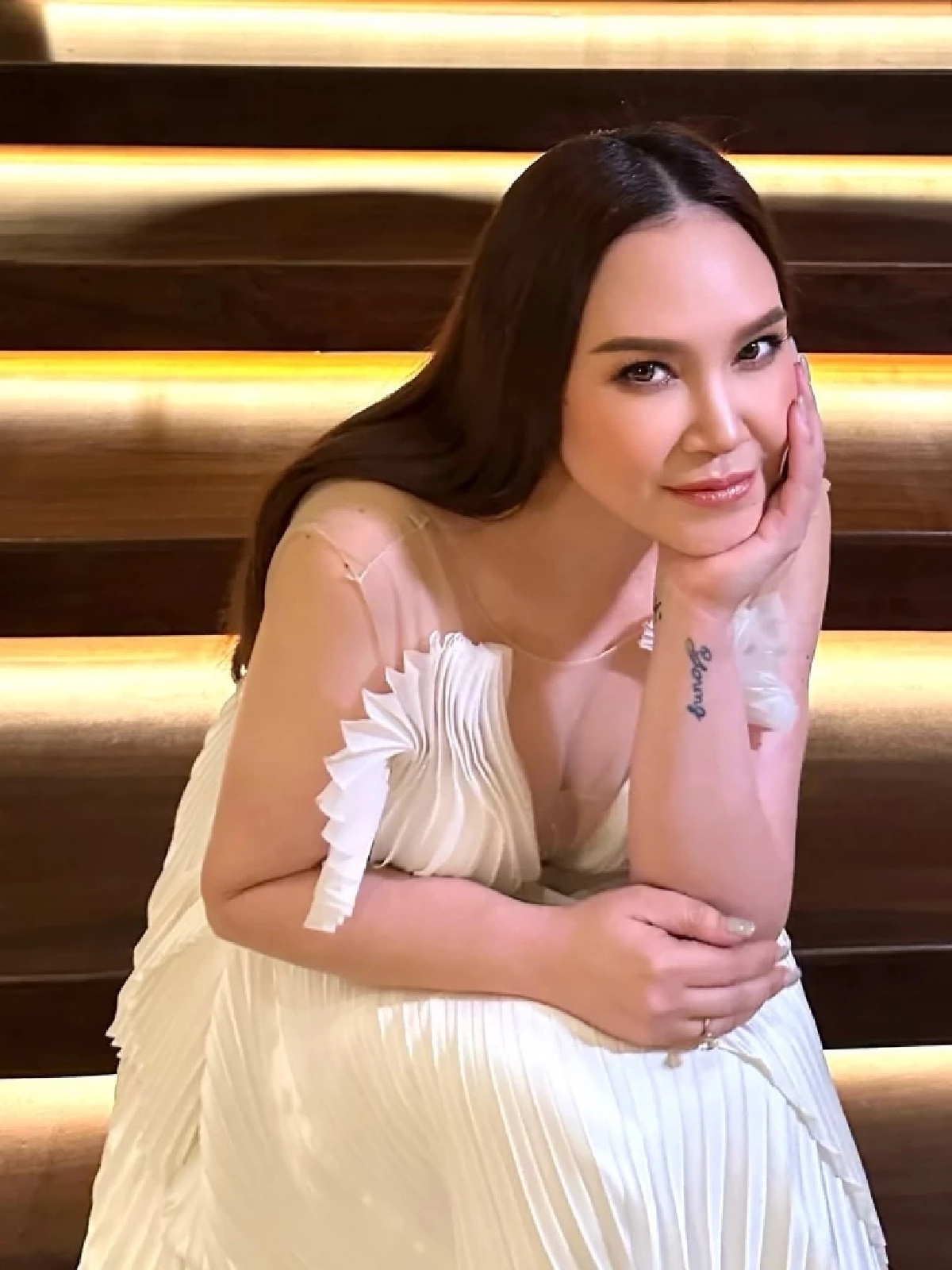 เปิดลุคใหม่ “ทาทา ยัง” ในชุดเดรสขาว สวยละมุน แฟนคลับใจละลาย