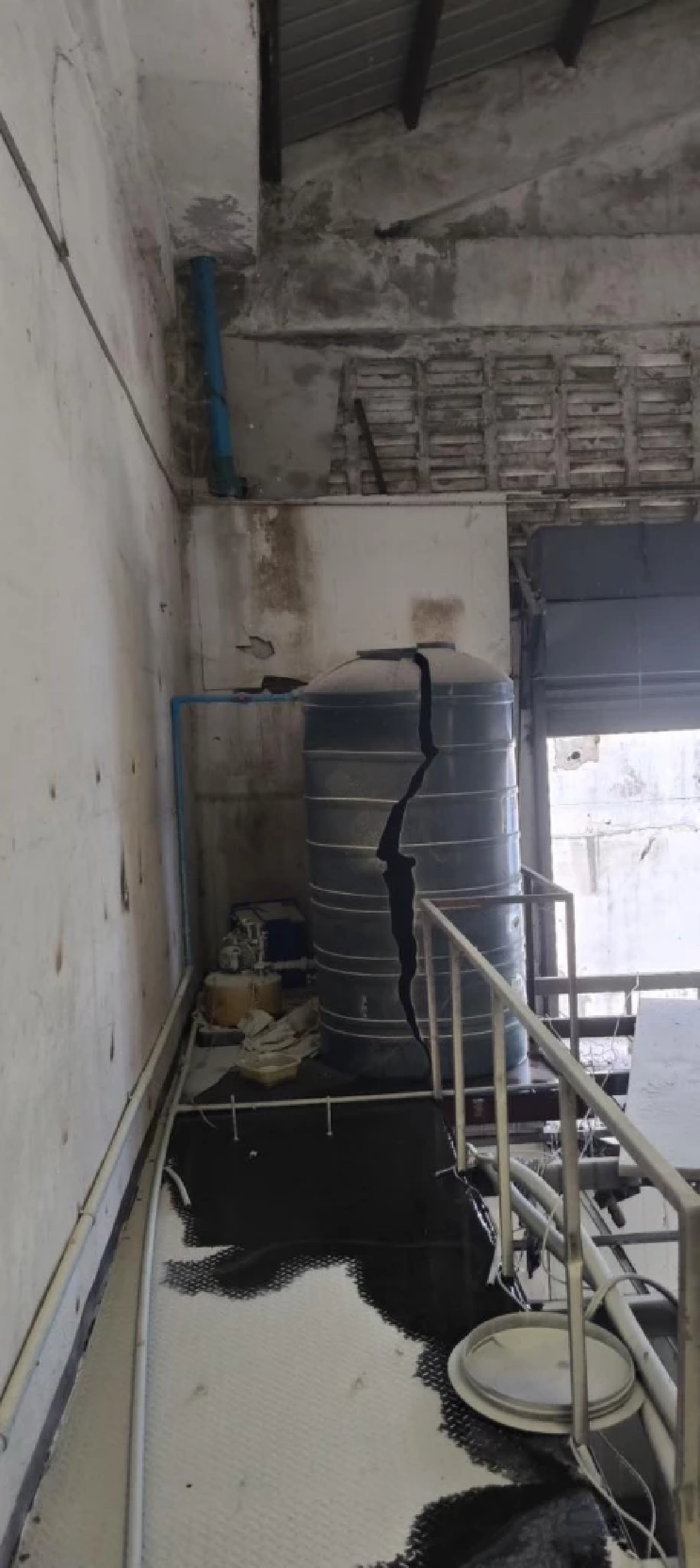 ถังน้ำยาแอร์ระเบิดกลางโรงงาน ซอยสุวินทวงศ์ 39 หนองจอก พนักงานดับ