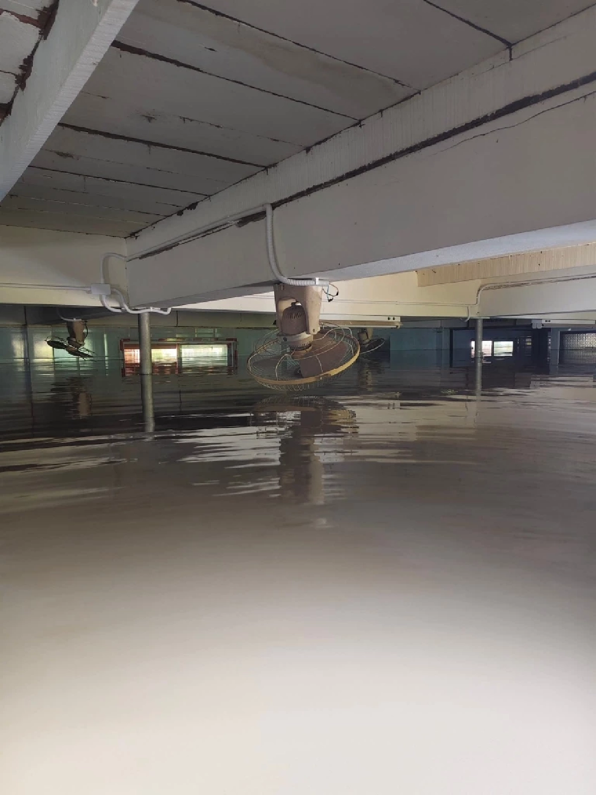 น้ำทะลักอยุธยา! ท่วมโรงเรียนวัดบางกระทิงจ่อถึงชั้น 2 แล้ว