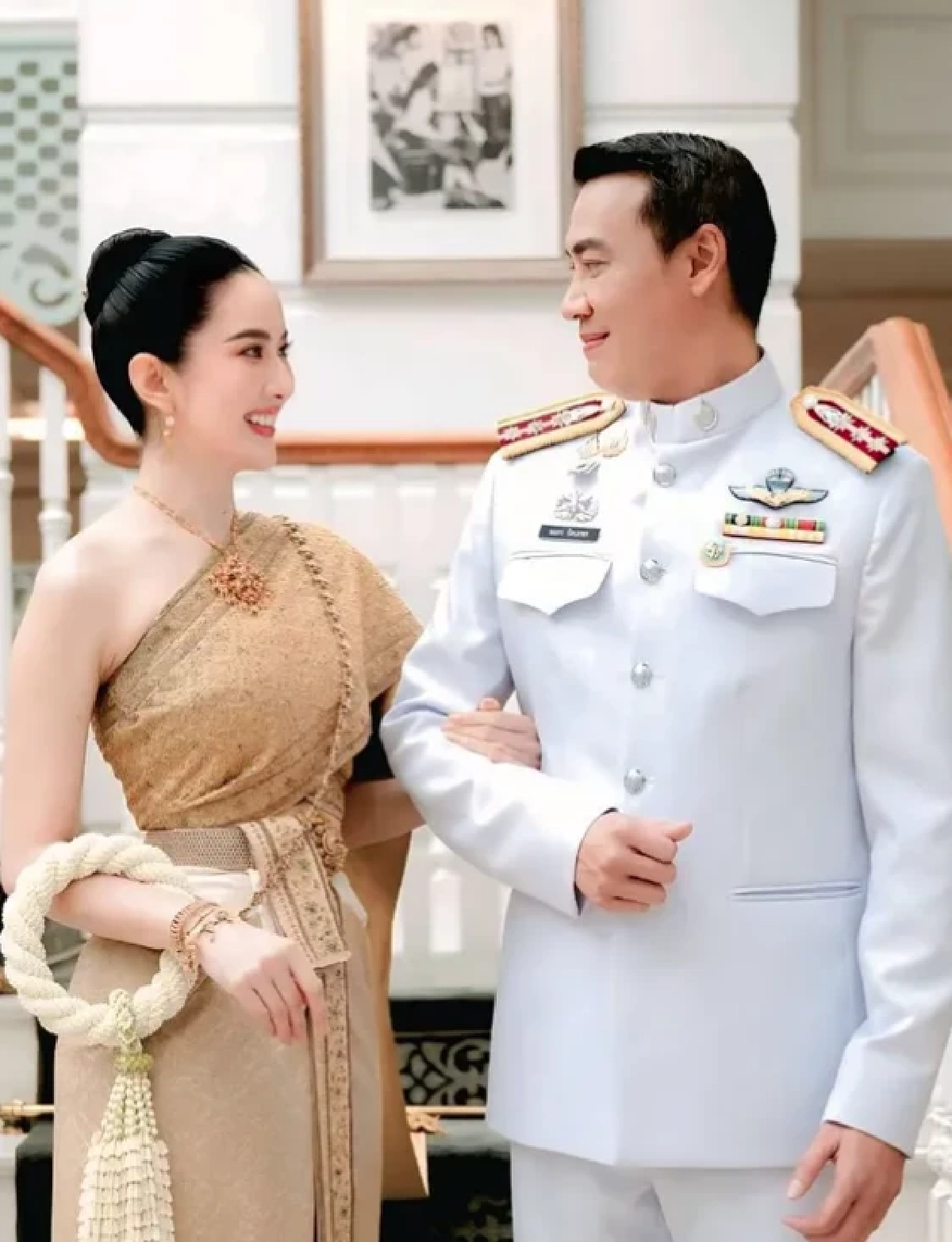 เปิดโฉมหน้า \"หมอเพื่อน\" เจ้าสาวของ \"หมวดอ๋อ\" หลังเตรียมวิวาห์หวาน