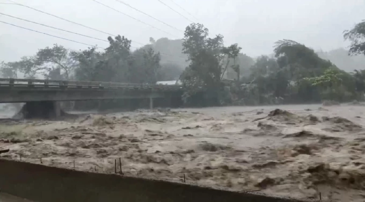 &quot;พายุคัลแมกี&quot; ถล่มฟิลิปปินส์! เสียชีวิตพุ่ง 66 ราย สูญหายอีก 26