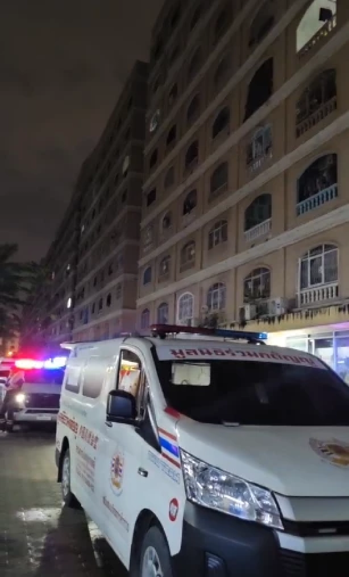 กลิ่นเหม็นโชย ผัวเหี้ยม ปลิดชีพเมียดับคาห้อง ก่อนจบชีวิตตาม