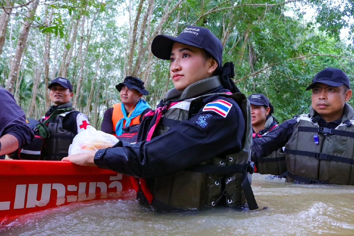 ทหารพราน 22 ลุยน้ำถึงชุมชน! มอบถุงยังชีพ–อาหารพร้อมทาน