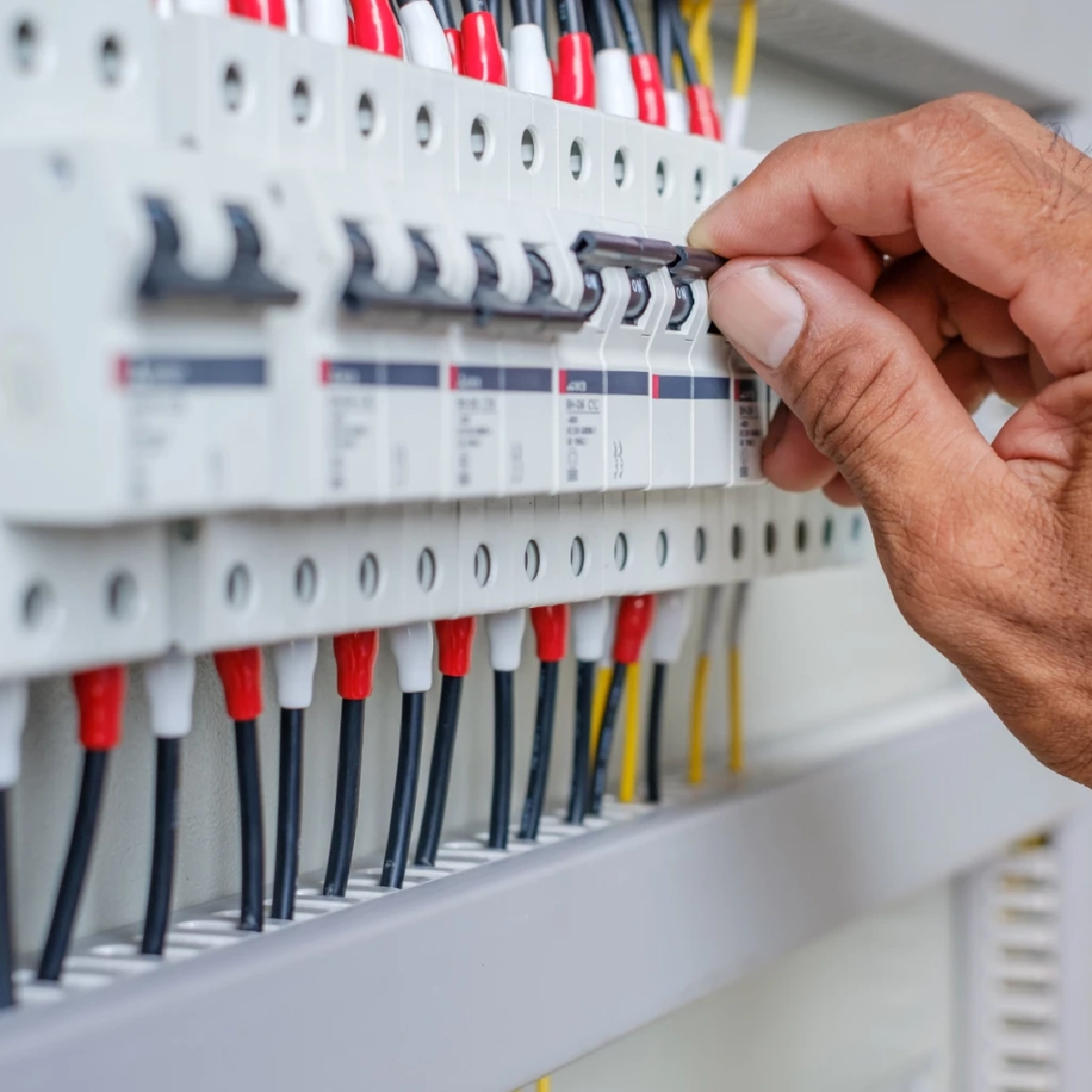 วิธีสังเกตไฟรั่วในน้ำและแนวทางป้องกันช่วงน้ำท่วม