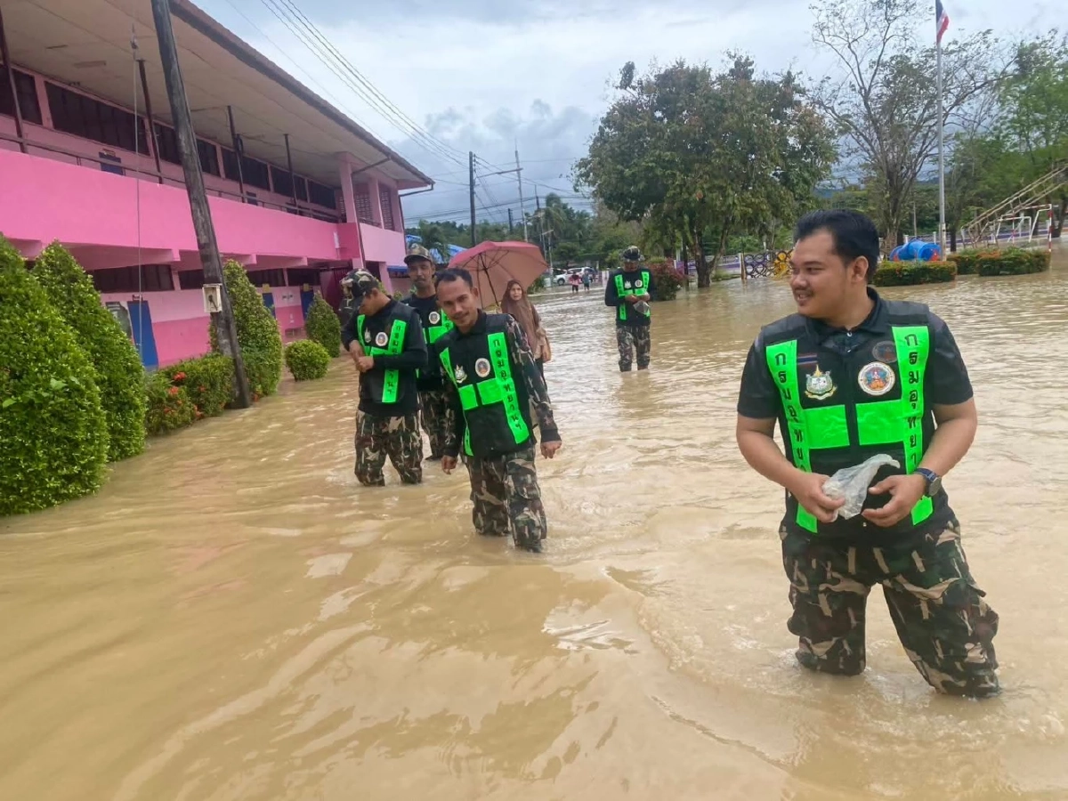 สตูลวิกฤต! น้ำท่วม ทีมอุทยานฯทะเลบันเร่งระดมกำลังเข้าช่วยเหลือ