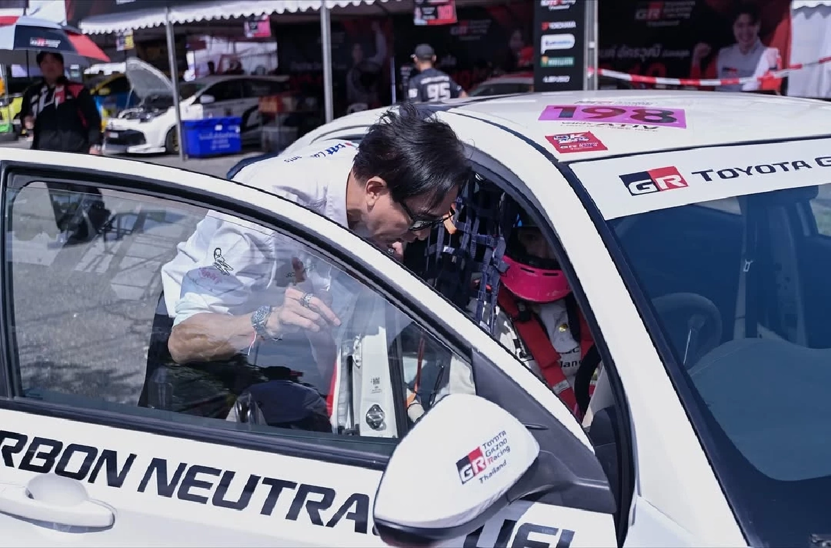 พ่อพีทปลื้มสุด! ลูกๆผงาดคว้าแชมป์คู่ ปิดฤดูกาลแข่งรถปี 68