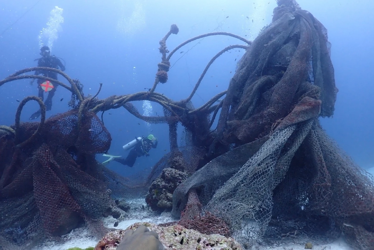 พบซากอวนยักษ์กลางสิมิลัน! อุทยานฯเร่งเก็บกู้ฟื้นฟูแนวปะการัง