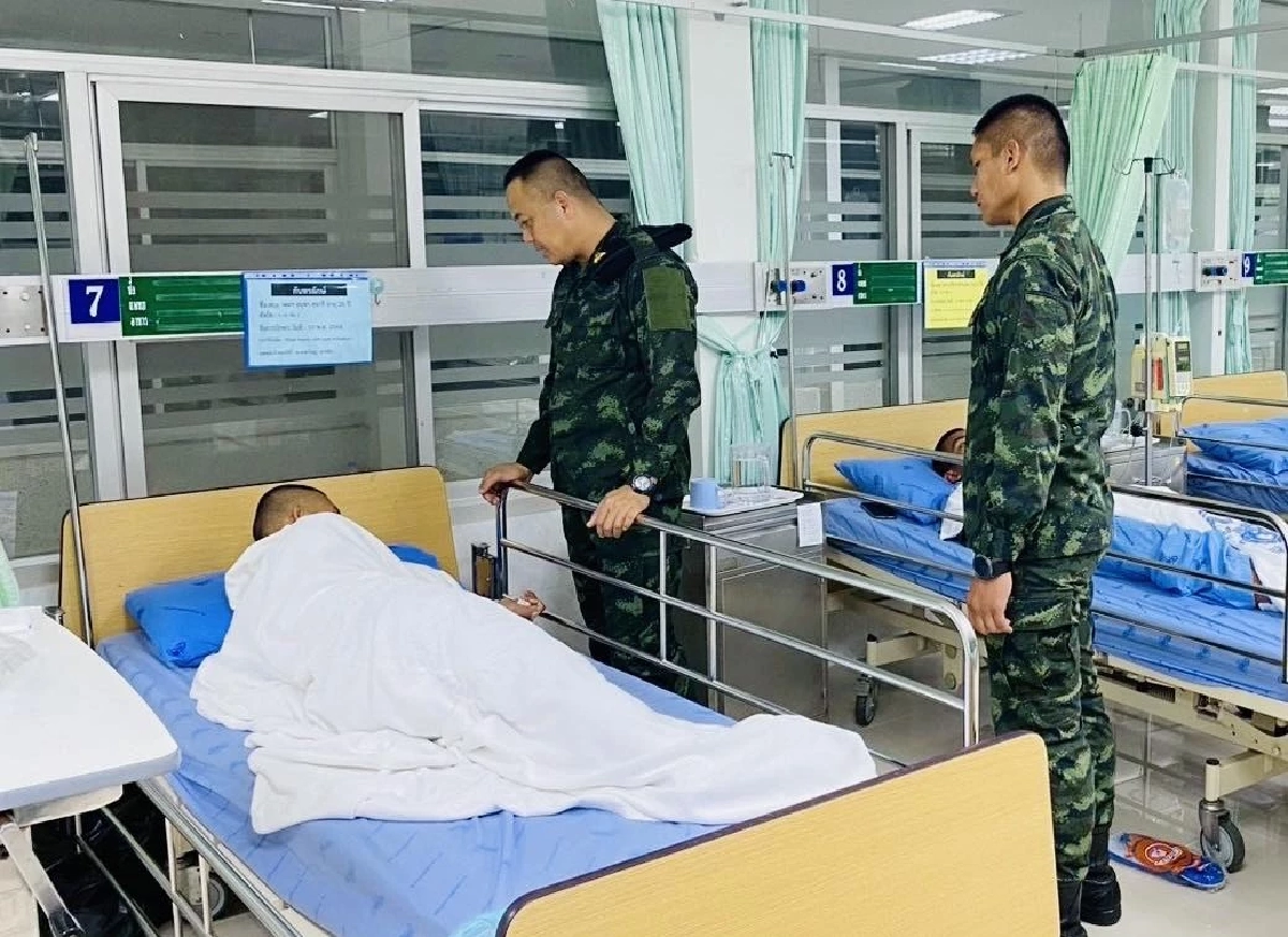 ผู้บังคับบัญชาเข้าเยี่ยมให้กำลังใจ ทหารกล้าชายแดนศรีสะเกษ