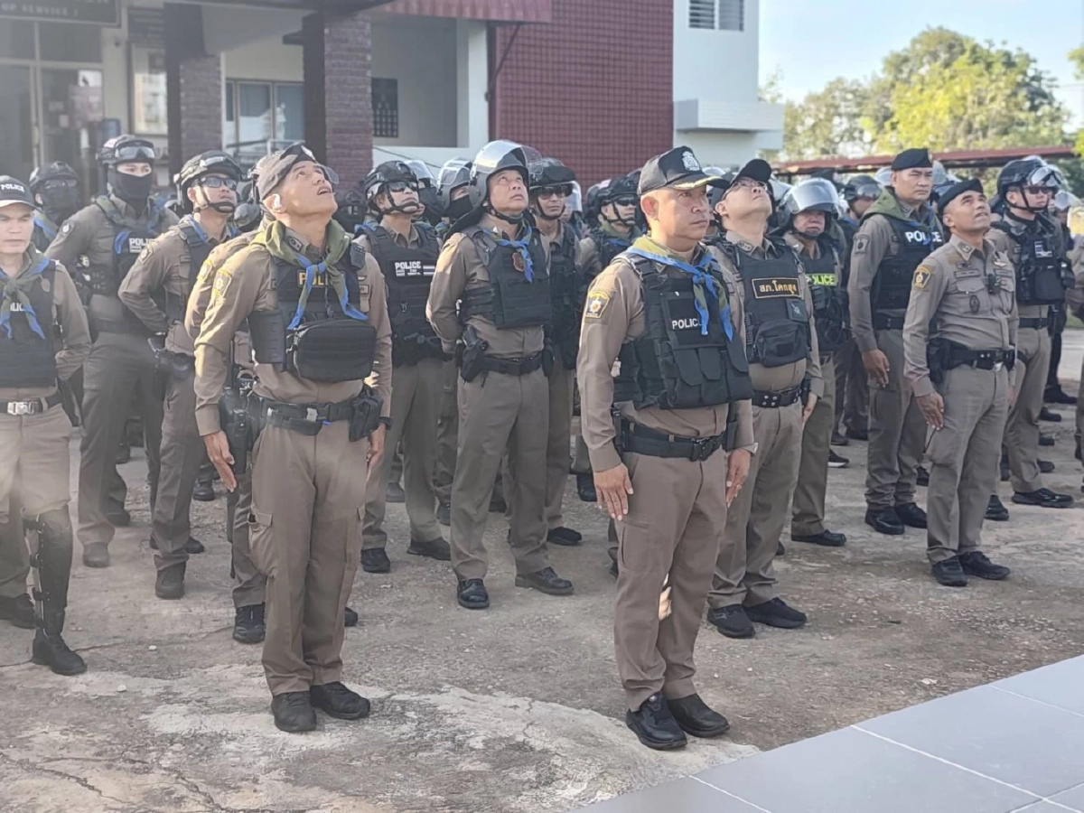 ตร.สระแก้ว รวมพลปล่อยแถว 200 นาย เตรียมพร้อมเสริมทัพทหาร