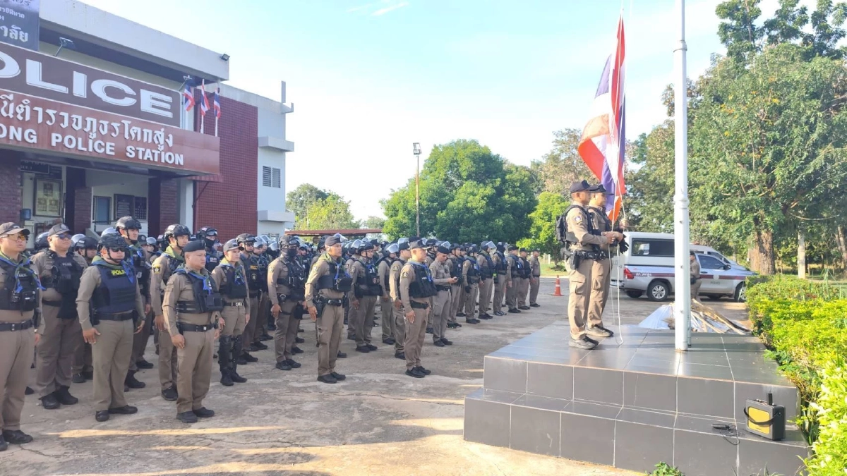 ตร.สระแก้ว รวมพลปล่อยแถว 200 นาย เตรียมพร้อมเสริมทัพทหาร