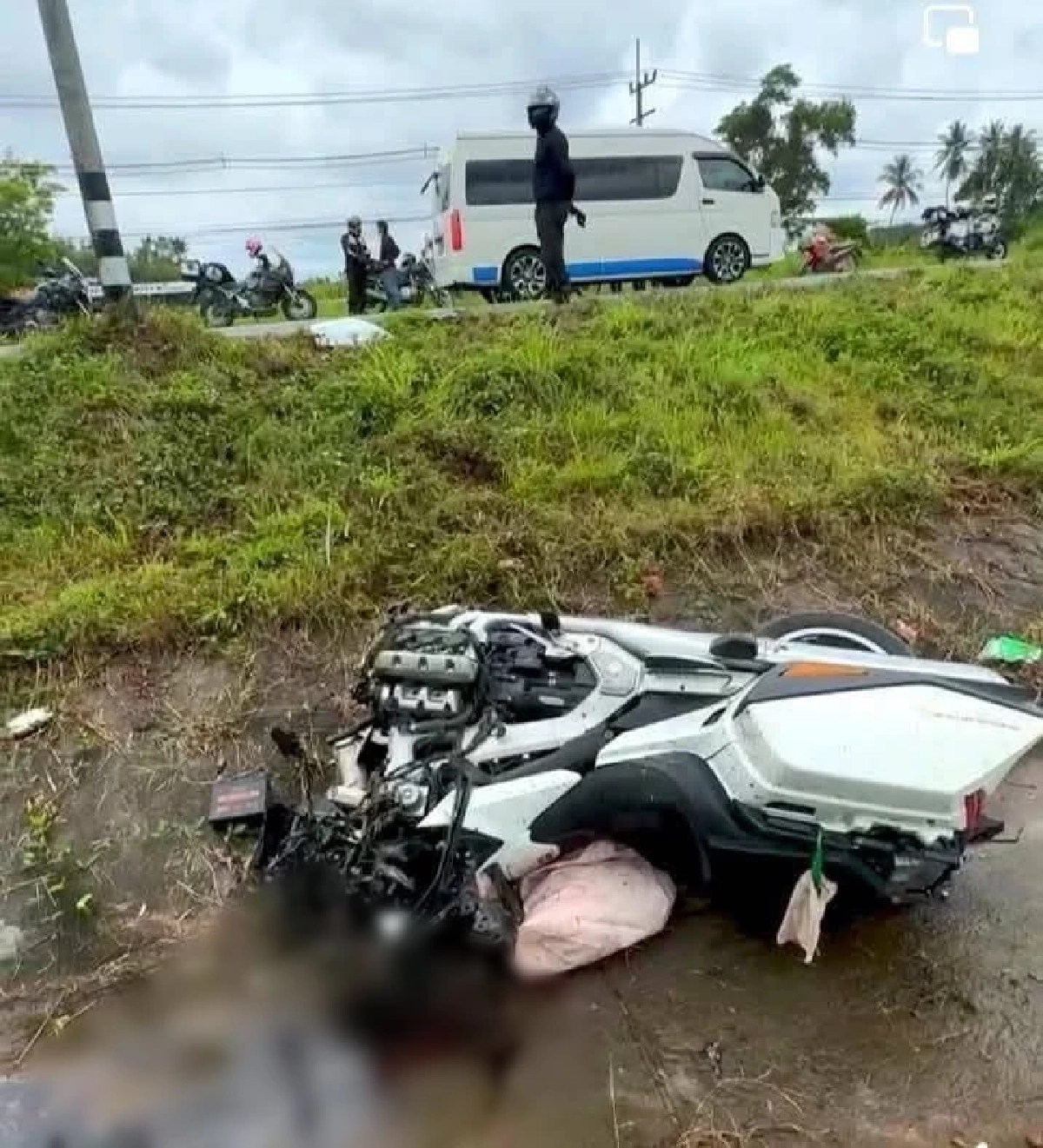 \"พิมรี่พาย\" เผยพ่อประสบอุบัติเหตุ บิ๊กไบค์ขาด 2 ท่อน พร้อมอาการล่าสุด