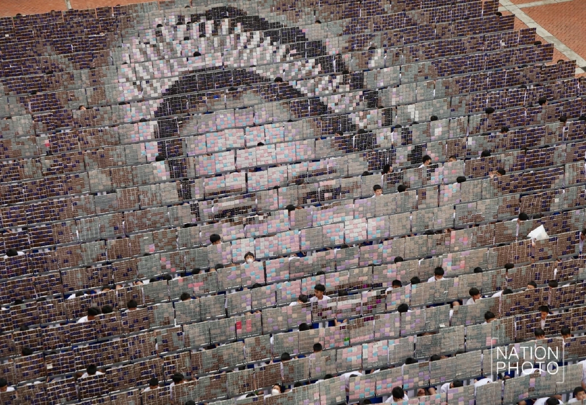 นักเรียนอัสสัมชัญ 1,250 คน แปรอักษรถวายสมเด็จพระพันปีหลวง