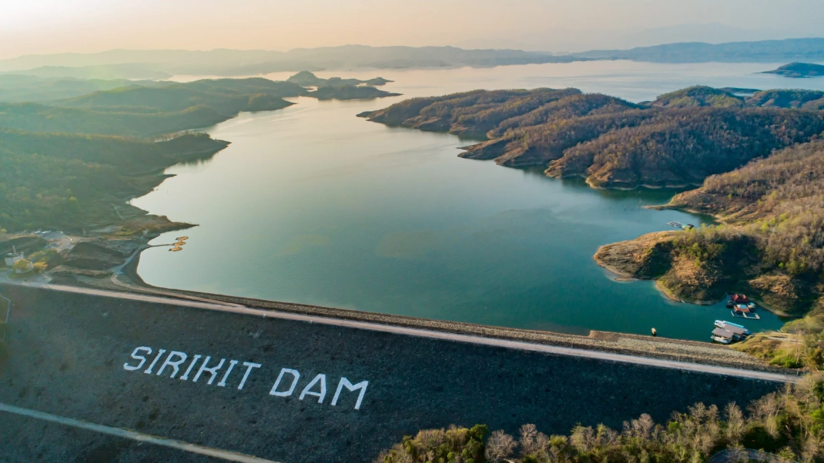 รมว.อรรถพล นำทีม ผนึก กฟผ.และชาวอุตรดิตถ์ จัดกิจกรรมน้อมถวายความอาลัย พระพันปีหลวง