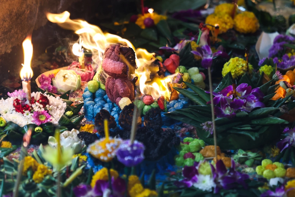 เปิดความเชื่อโบราณ ลอยกระทงคว่ำ - แยกทาง เตือนสัญญาณโชคร้าย