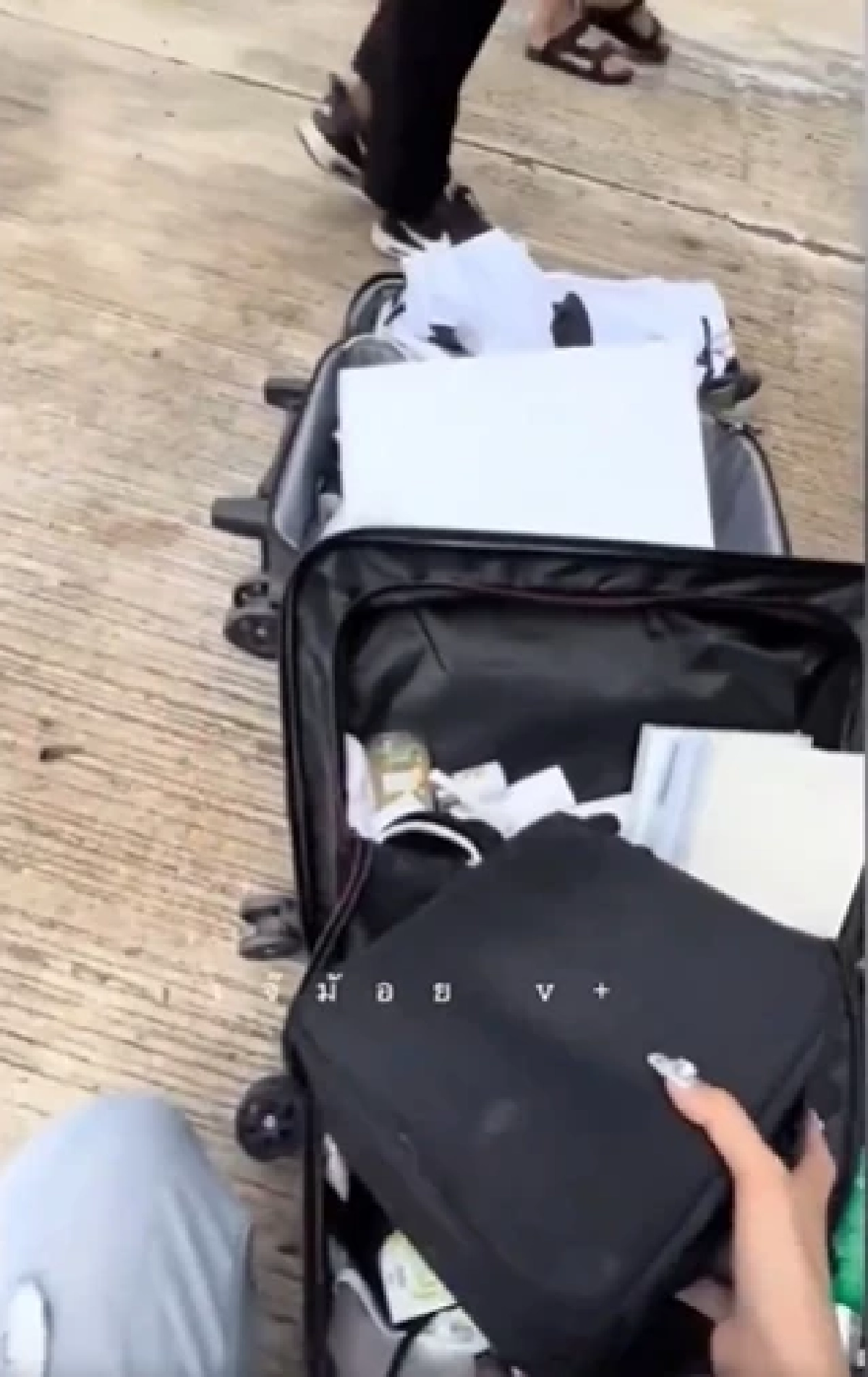 ลูกค้าเดือด พักโรงแรมดังคืนละ 7 พัน แต่เจอค้นกระเป๋า กลางลานจอดรถ