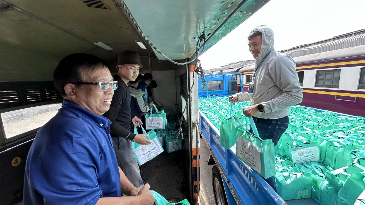 พลังแห่งการให้\"กทท.\"ผนึกกำลังบรรจุ 1,000 ชุด ส่งใจช่วยพี่น้องชาวใต้