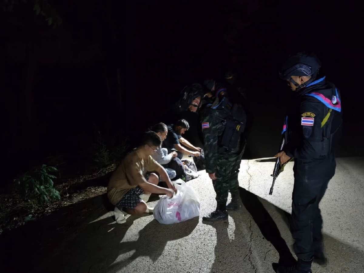 ชายจีนแก๊งคอลเซ็นเตอร์ ลอบเข้าไทยพร้อมซิมการ์ดมือถือ 1,000 ซิม