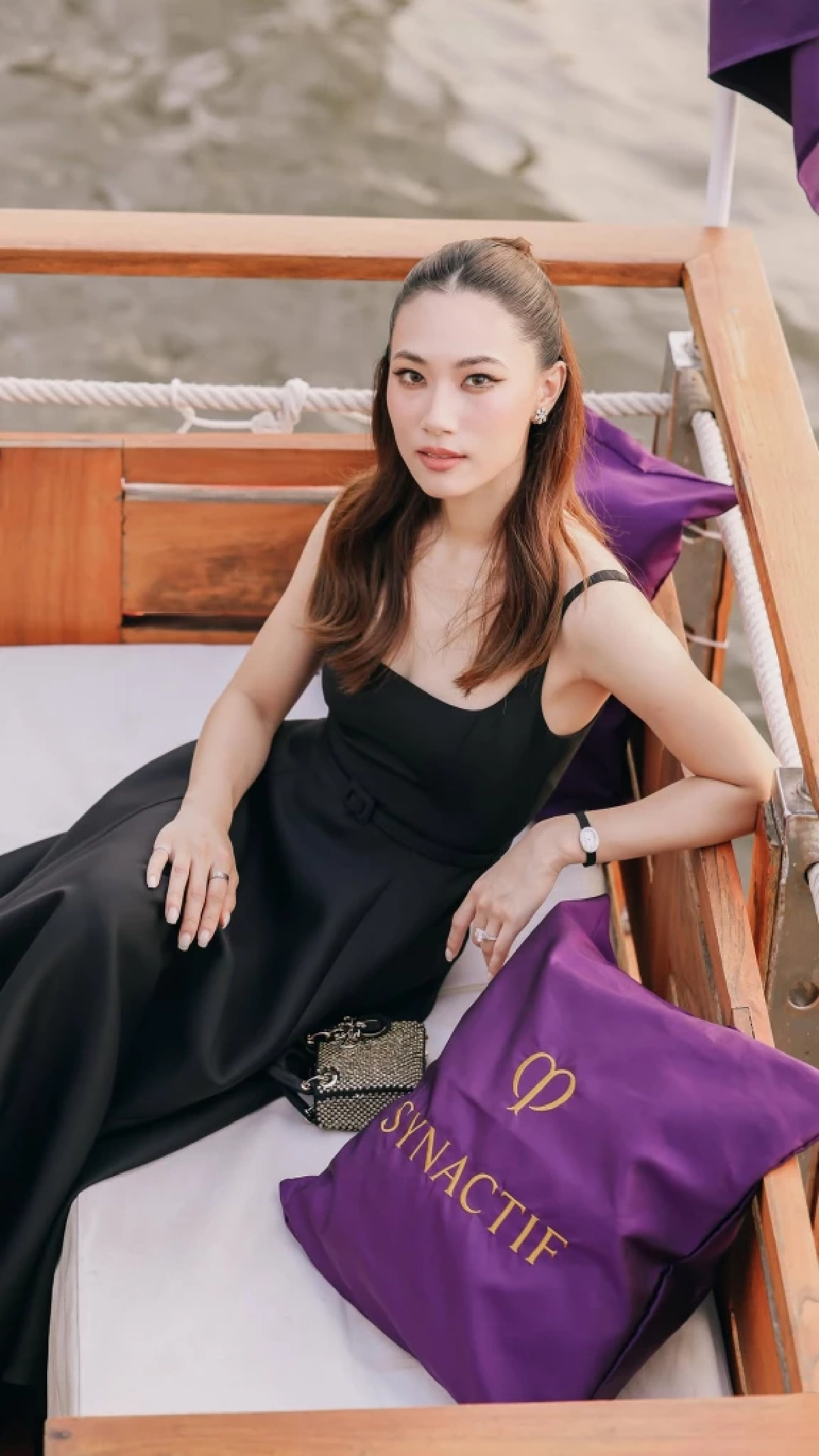 หมายถึงใคร \"เพลง ชนม์ทิดา\" โพสต์ฟาดเรื่อง \"กรรม\" งานนี้มีสะดุ้ง