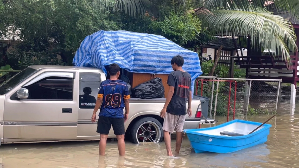 แรงสุดในรอบ 10 ปี น้ำหลากถล่มตรัง 9 อำเภอจมบาดาล