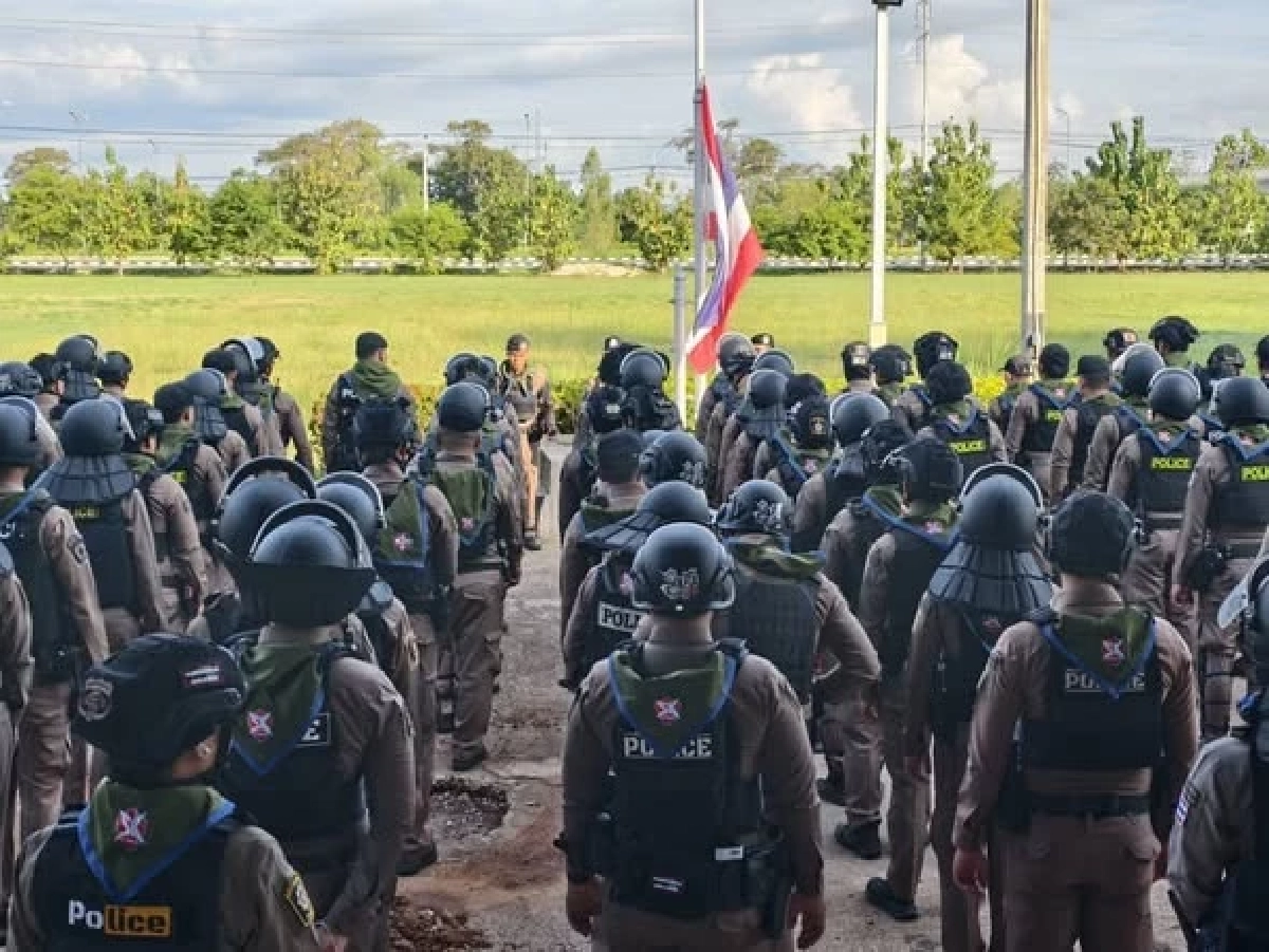 ตร.สระแก้ว รวมพลปล่อยแถว 200 นาย เตรียมพร้อมเสริมทัพทหาร